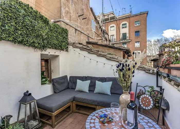 Maya Rhome Trastevere